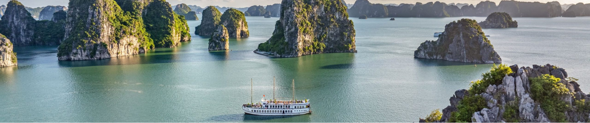 Bai Tu Long Bay