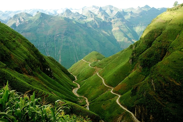 Explore-ha-giang-vietnam-the-top-13-places-to-visit_AuasiaTravel