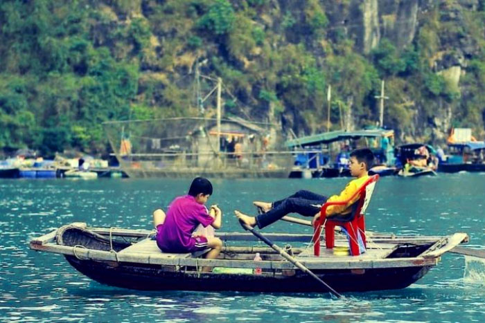 Things-to-do-at-vung-vieng-the-best-of-ha-long-fishing-village_AuasiaTravel